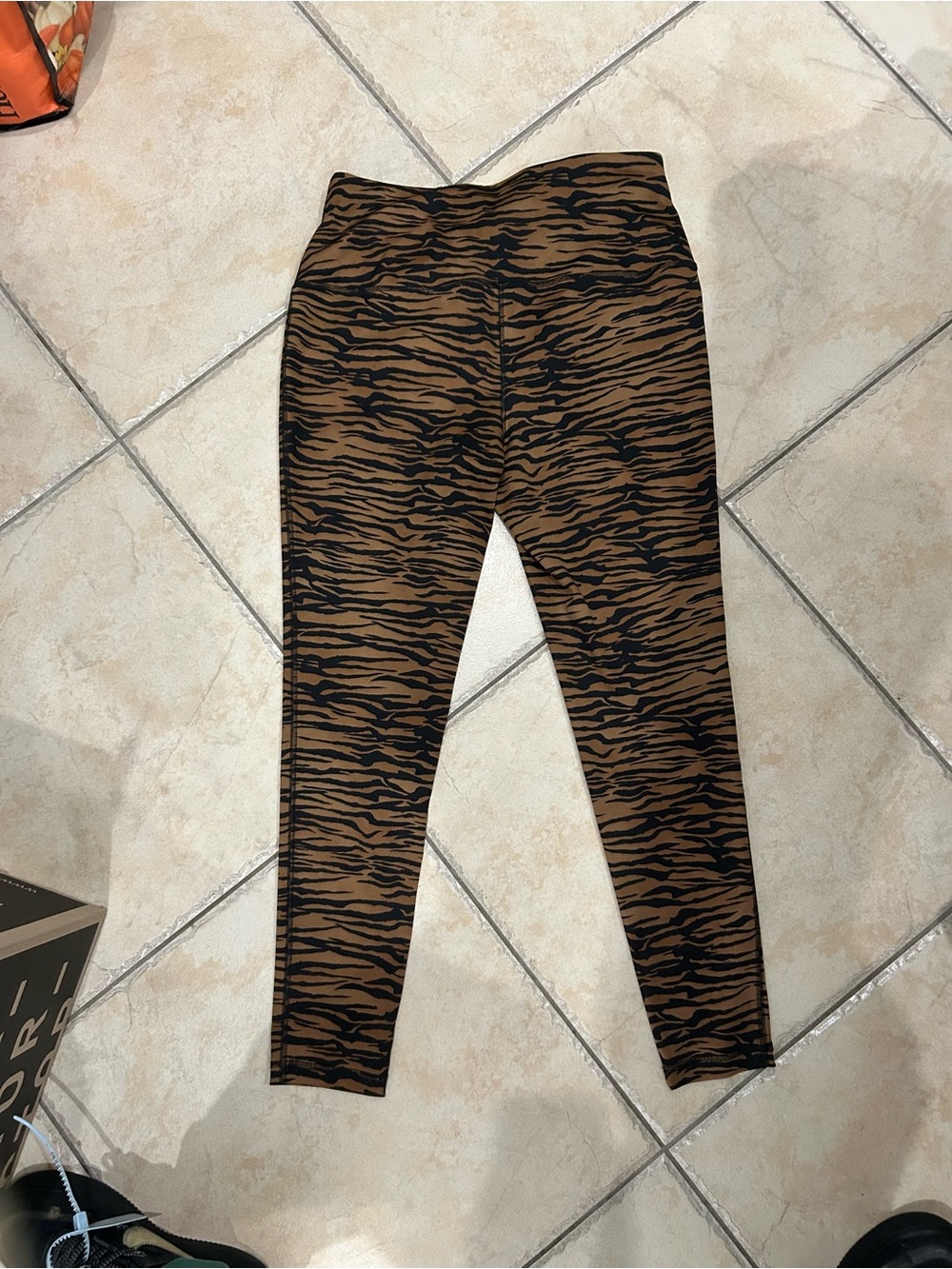 Chico's Tan and Black Tiger-Stripe Leggings size 1 (US 8/10)